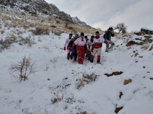 نجات جان یک کوهنورد با تلاش ۳ تیم کوهستان