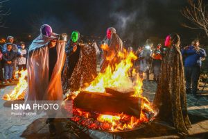 ایسنا – مراسم سنتی چهارشنبه سوری و قاشق زنی