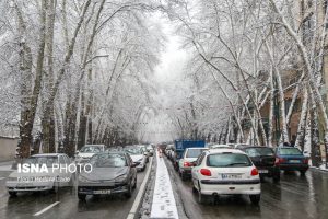 ترافیک نیمه سنگین در برخی بزرگراه‌های پایتخت/ هشدار پلیس نسبت به لغزندگی معابر